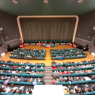 "No alla manovra del Governo": al Teatro Verdi di Sestri Ponente più di 500 delegati Cgil di Genova (VIDEO)