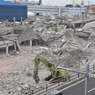 Waterfront Levante: tutto pronto per la demolizione dell’ultimo Padiglione M