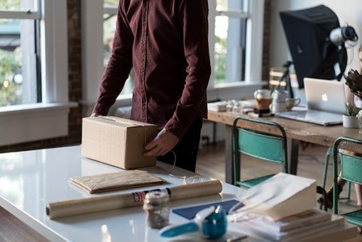 Origini, vantaggi e rischi del dropshipping Origini, vantaggi e rischi del dropshipping