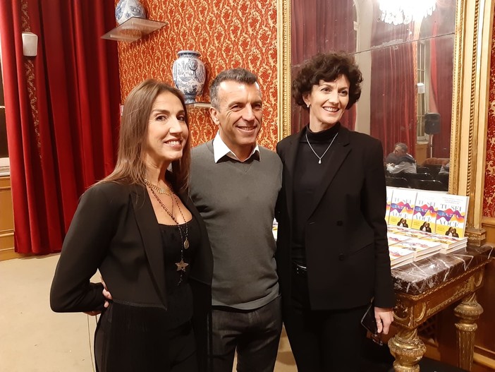 La vocal coach Danila Satragno presenta il suo "Tu sei la tua voce": "La nostra migliore alleata" (FOTO e VIDEO) La vocal coach Danila Satragno presenta il suo "Tu sei la tua voce": "La nostra migliore alleata" (FOTO e VIDEO)