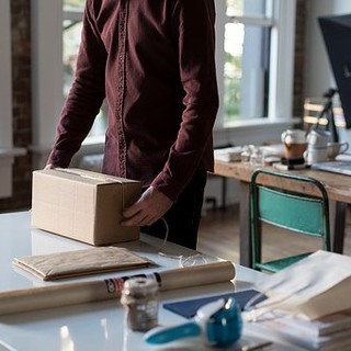 Origini, vantaggi e rischi del dropshipping