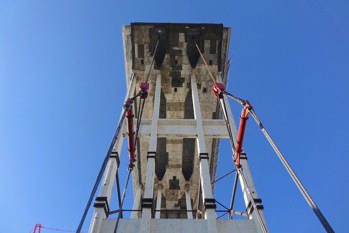 Via 30 Giugno di nuovo chiusa al traffico per la demolizione del Morandi Via 30 Giugno di nuovo chiusa al traffico per la demolizione del Morandi