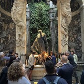 Agapanto, le suggestioni di Francesco Diluca si impossessano di Palazzo Lomellino (video)