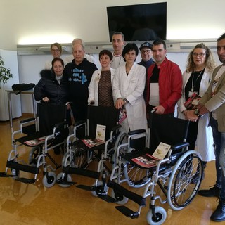 Apparecchiature nuove all'ospedale la Colletta di Arenzano grazie al "Cantante della Solidarietà" Apparecchiature nuove all'ospedale la Colletta di Arenzano grazie al "Cantante della Solidarietà"