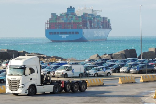 False dichiarazioni e società bulgare per sottrarre allo Stato oltre due milioni di euro False dichiarazioni e società bulgare per sottrarre allo Stato oltre due milioni di euro