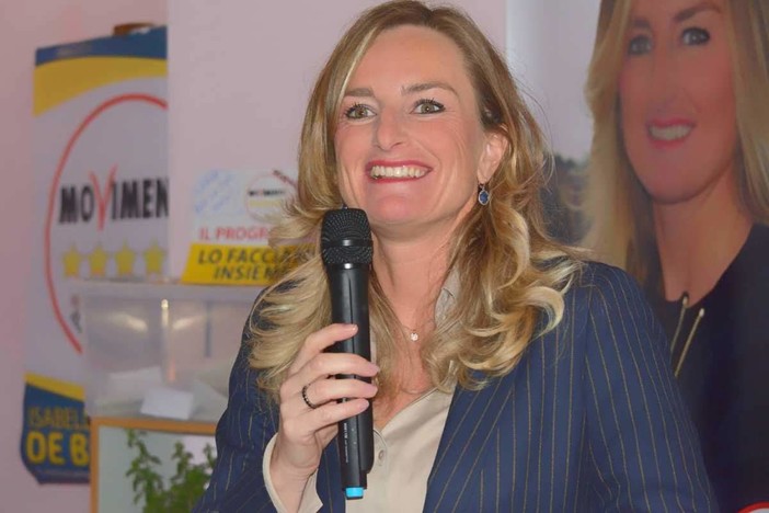 Rapallo, la candidata sindaco del M5S De Benedetti presenta il suo programma Rapallo, la candidata sindaco del M5S De Benedetti presenta il suo programma