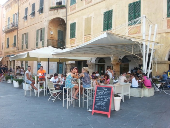 Arretrati sui dehor, settecentomila euro di debito. Assessora Beghin: “Esenzione conclusa il 31 marzo 2022” Arretrati sui dehor, settecentomila euro di debito. Assessora Beghin: “Esenzione conclusa il 31 marzo 2022”