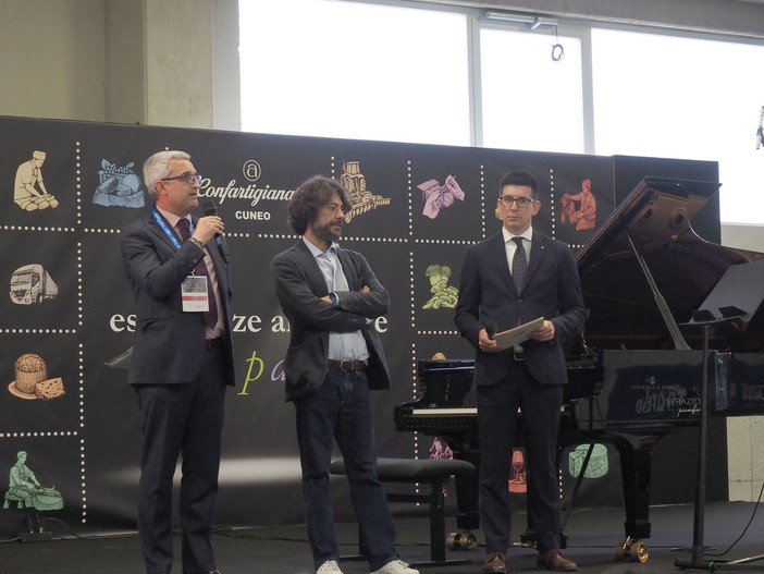 Laura Marzadori, primo violino del Teatro alla Scala di Milano e Chiara Opalio, pianista di fama internazionale, protagoniste nel primo appuntamento delle “Esperienze Artigiane sul Palco”