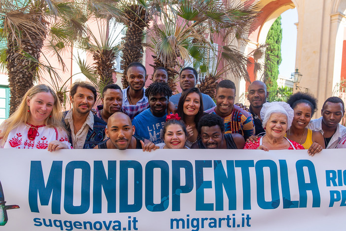 Tappa a Palazzo Reale per lo spettacolo itinerante Mondopentola Tappa a Palazzo Reale per lo spettacolo itinerante Mondopentola