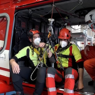 Serie di esercitazioni del personale SAF e del 118 all'hangar elicotteri dei vigili del fuoco