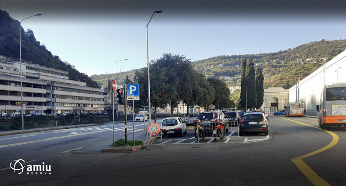 L'ecovan sostitutivo in piazzale Giovanni Battista Resasco L'ecovan sostitutivo in piazzale Giovanni Battista Resasco