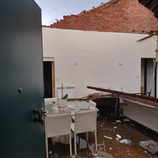 Maltempo, scoperchiato edificio a Chiavari