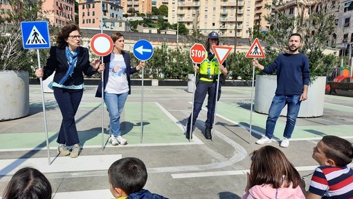 Sicurezza e scuole, al via il progetto “Fai strada!”: corsi di educazione stradale a 200 bimbi delle primarie genovesi Sicurezza e scuole, al via il progetto “Fai strada!”: corsi di educazione stradale a 200 bimbi delle primarie genovesi