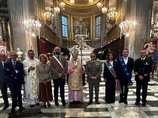 Il Comandante del CME Liguria saluta e ringrazia le autorità e le rappresentanze Il Comandante del CME Liguria saluta e ringrazia le autorità e le rappresentanze