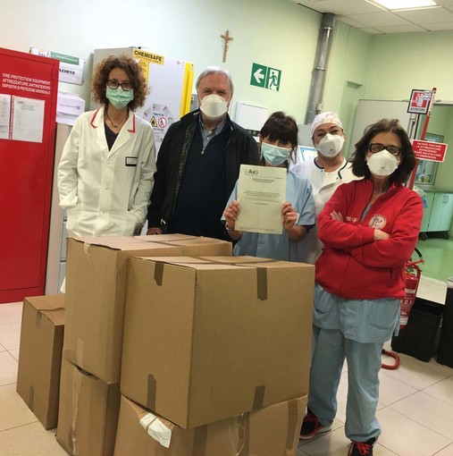 Cinquecento camici impermeabili al Villa Scassi grazie all’Ente bilaterale dell’agricoltura della Liguria Cinquecento camici impermeabili al Villa Scassi grazie all’Ente bilaterale dell’agricoltura della Liguria