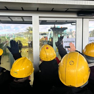Ex Ilva, lunedì sciopero di 24 ore: "Genova non accetterà nessuna serrata" Ex Ilva, lunedì sciopero di 24 ore: "Genova non accetterà nessuna serrata"