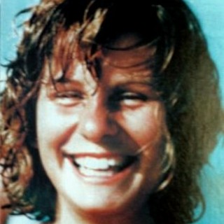 A Villa Durazzo Pallavicini una targa per Emanuela Loi: la memoria fiorisce nel camelieto storico