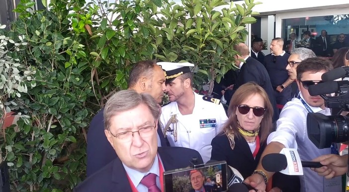 Il governo Draghi si chiude senza la firma sulla Gronda, Giovannini: "Iter in ritardo", Toti: "Ce ne siamo accorti"