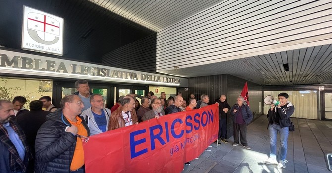 Ericsson, lavoratori arrivano in Regione. Fronte comune tra politica e sindacati Ericsson, lavoratori arrivano in Regione. Fronte comune tra politica e sindacati