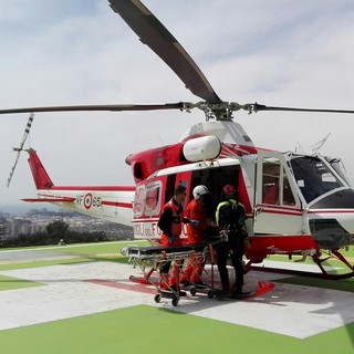 Vigili del Fuoco: elicottero in volo per due escursionisti feriti