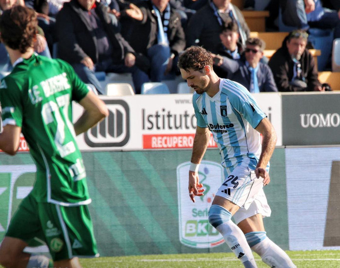 Un'Entella coraggiosa ci prova, ma l'Avellino sfrutta bene gli episodi e porta a casa i tre punti