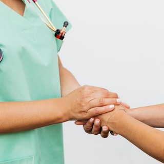 Il trattamento laser per le emorroidi: l'innovazione minimamente invasiva