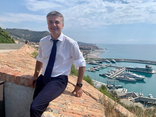 Spiagge, Rixi: "Draghi non faccia scherzi, decide il prossimo governo" Spiagge, Rixi: "Draghi non faccia scherzi, decide il prossimo governo"