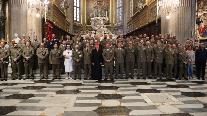 Il personale dell'Esercito in Liguria e rappresentanze con il Cardinale Angelo Bagnasco Il personale dell'Esercito in Liguria e rappresentanze con il Cardinale Angelo Bagnasco