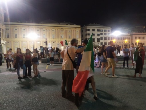 Finale degli europei, Genova blinda il centro, chiude l'area tra piazza Dante e via XXV Aprile, estesa l'ordinanza anti alcolici Finale degli europei, Genova blinda il centro, chiude l'area tra piazza Dante e via XXV Aprile, estesa l'ordinanza anti alcolici