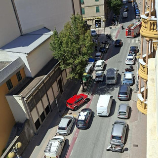 Certosa, esplosione in un bar di via Canepari per una fuga di gas: ferito il titolare