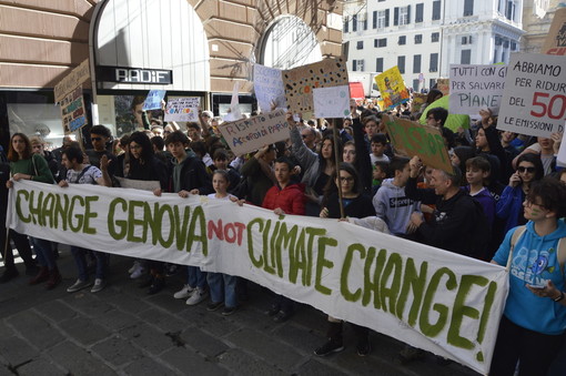 Friday's for Future, oltre 5 mila a Genova per l'emergenza climatica (FOTO e VIDEO)