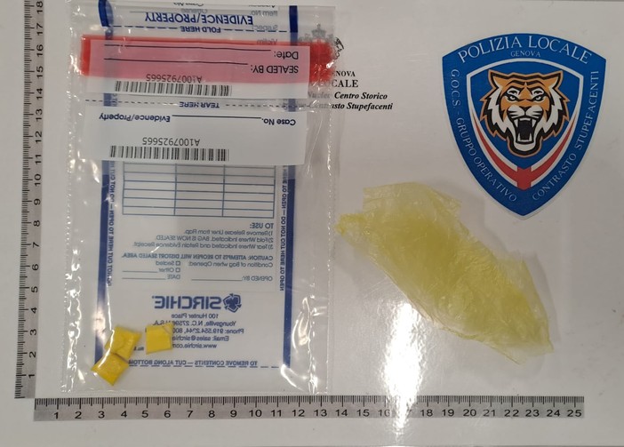 Via Prè, spaccio di crack in vico Santa Fede: arrestato un uomo Via Prè, spaccio di crack in vico Santa Fede: arrestato un uomo
