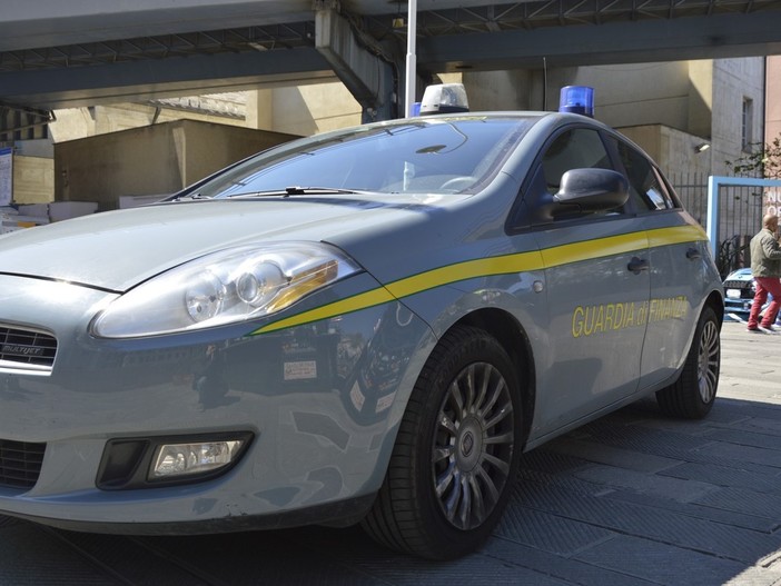 Chiavari: la finanza sequestra merci contraffatte e denuncia una persona