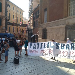Mediterranea Genova in piazza Lanfranco: "Fateli sbarcare" (VIDEO)