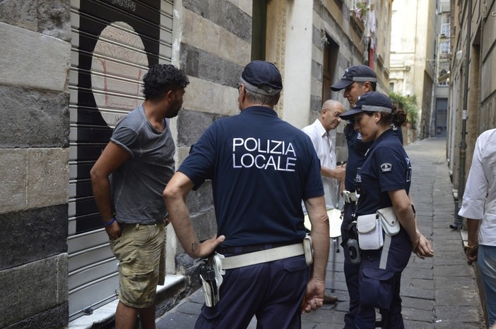 Pluripregiudicati usano spray al peperoncino contro poliziotti: arrestati e condannati