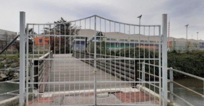 Il cancello del Parco delle Dune di Pra' è ancora chiuso