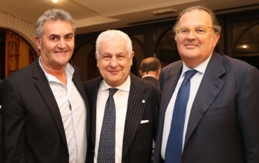 A Rapallo gazebo e "gilet azzurri" in piazza per i 25 anni di Forza Italia A Rapallo gazebo e "gilet azzurri" in piazza per i 25 anni di Forza Italia