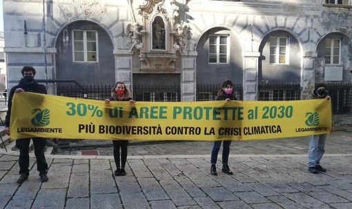 Aree protette, flash mob di Legambiente: "Serve delineare superficie del Parco di Portofino"