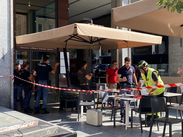 Fumo nero dalle grate del Moody, evacuato il locale Fumo nero dalle grate del Moody, evacuato il locale