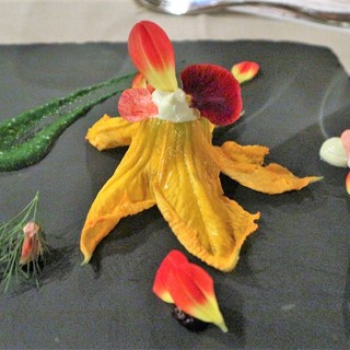 Alla 22° del GEF, Festival Mondiale di Creatività nella Scuola, il nuovo concorso “Un fiore in cucina”