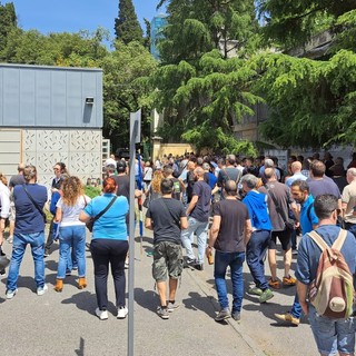 Stamattina il funerale laico di Sergei Robbiano. Tanta commozione e tristezza ma anche rabbia per la sua morte sul lavoro