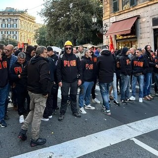 Ex Ilva, Piantedosi: "Non penalizziamo Genova aspettando di risolvere il problema complessivo". I sindacati annunciano: "La mobilitazione continua" Ex Ilva, Piantedosi: "Non penalizziamo Genova aspettando di risolvere il problema complessivo". I sindacati annunciano: "La mobilitazione continua"