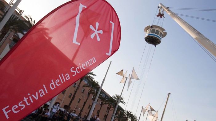 Festival della Scienza, polemica sugli sponsor: Leonardo si ritira dopo la protesta dei docenti
