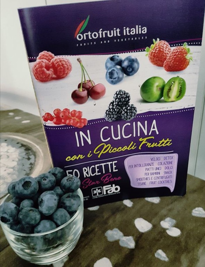 La magia dei piccoli frutti in una guida di salute e ricette