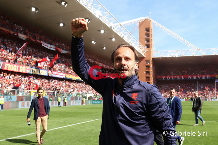 Gilardino festeggia la matematica promozione in Serie A (foto Gabriele Siri)