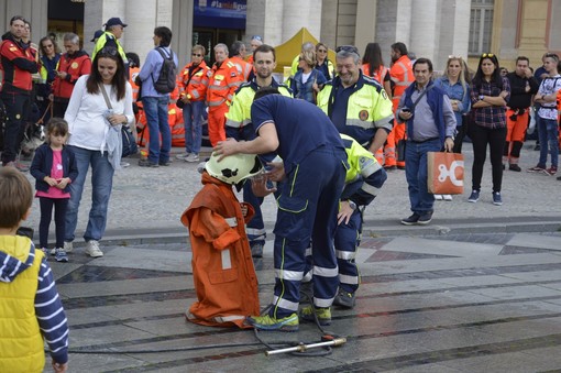 Protezione civile: oltre 1000 bambini coinvolti nella festa in piazza De Ferrari Protezione civile: oltre 1000 bambini coinvolti nella festa in piazza De Ferrari