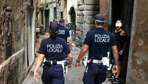 Carignano, sorpreso a tentare di rubare all'interno di un'auto parcheggiata: arrestato 42enne Carignano, sorpreso a tentare di rubare all'interno di un'auto parcheggiata: arrestato 42enne