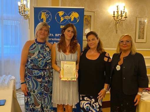 Il premio "Genova città delle Donne" assegnato a Sofia Sacchitelli Il premio "Genova città delle Donne" assegnato a Sofia Sacchitelli