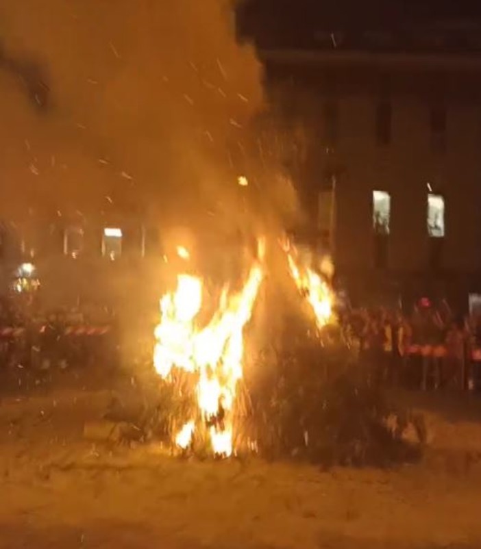 Notte di San Giovanni tra sacro, fuoco, musica e mistero. Tutto pronto per i festeggiamenti del santo patrono Notte di San Giovanni tra sacro, fuoco, musica e mistero. Tutto pronto per i festeggiamenti del santo patrono