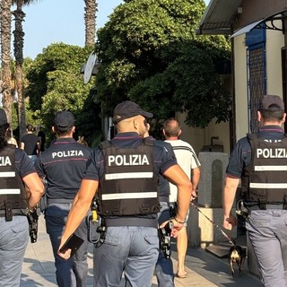 Controlli rafforzati nel ponente genovese: 90 persone identificate tra Sampierdarena, Sestri e le spiagge Controlli rafforzati nel ponente genovese: 90 persone identificate tra Sampierdarena, Sestri e le spiagge